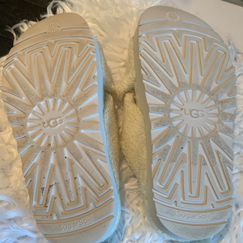 UGG yellow Plush Slippers - Picture 11 of 11